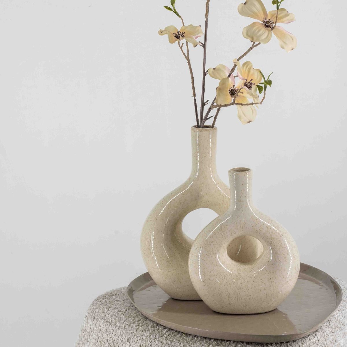 Aardewerk donut vaas beige Small