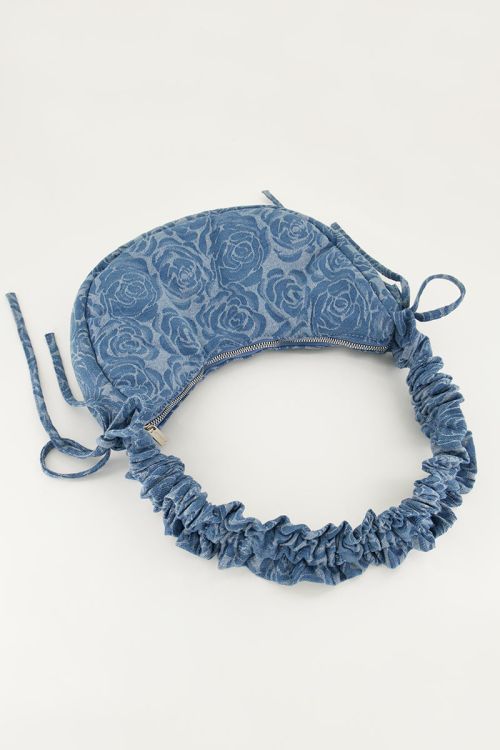 Blauwe denim crossbody tas met ruffles en rozen