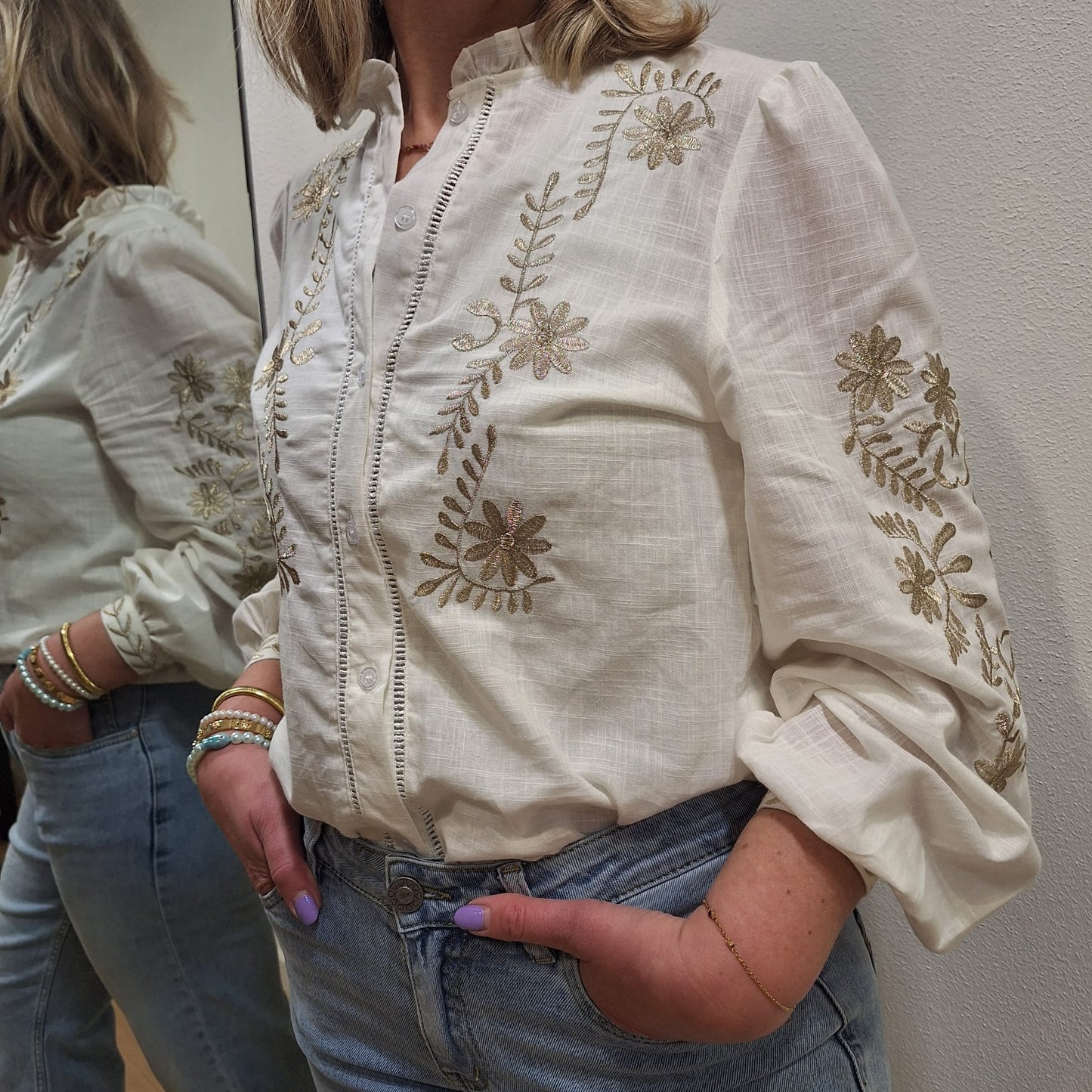 Blouse met goud borduur Creme