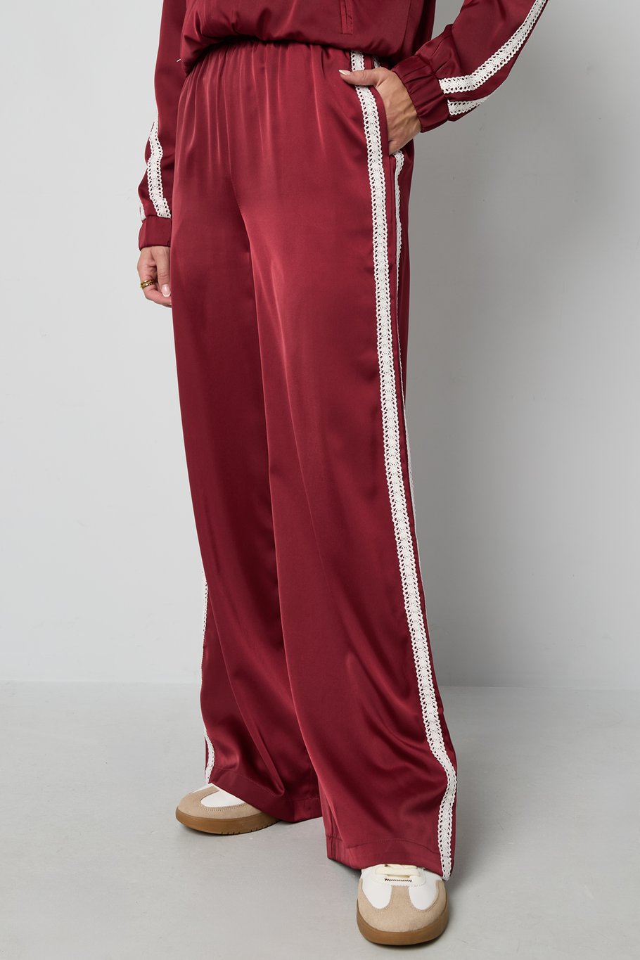 Sportieve broek met satijnen look Rood