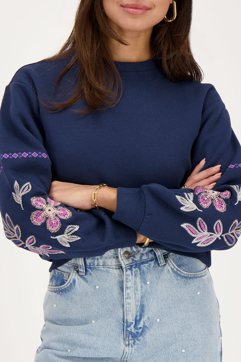 My jewellery sweater met embroidery blue Blauw
