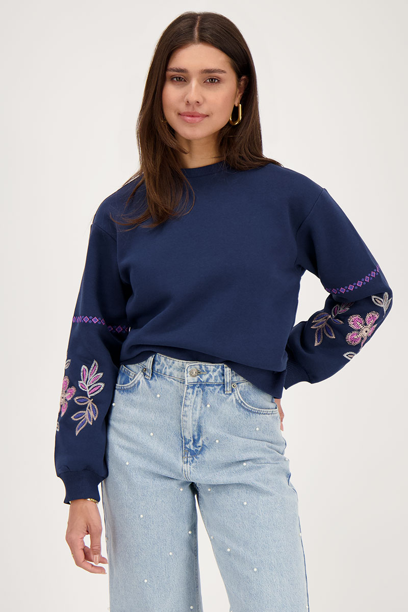 My jewellery sweater met embroidery blue Blauw