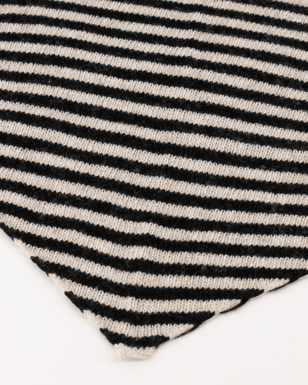 CashmeresjaaltjeKaiagestreeptZwart_creme__2