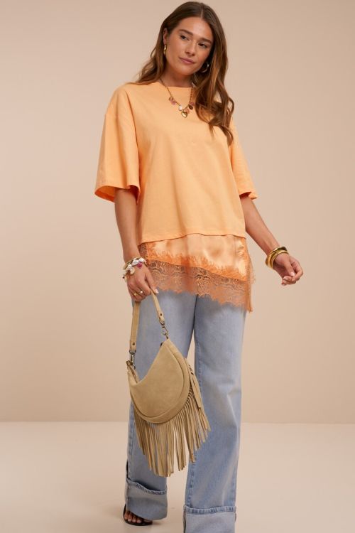 OranjeT-shirtmetsatijnenkantendetailsOranje__2