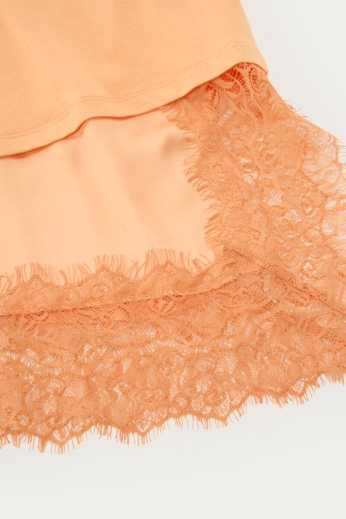 OranjeT-shirtmetsatijnenkantendetailsOranje__3