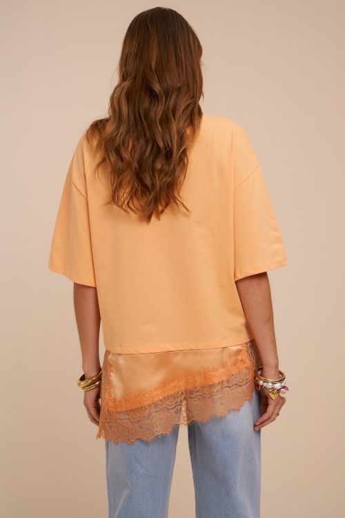 OranjeT-shirtmetsatijnenkantendetailsOranje__5