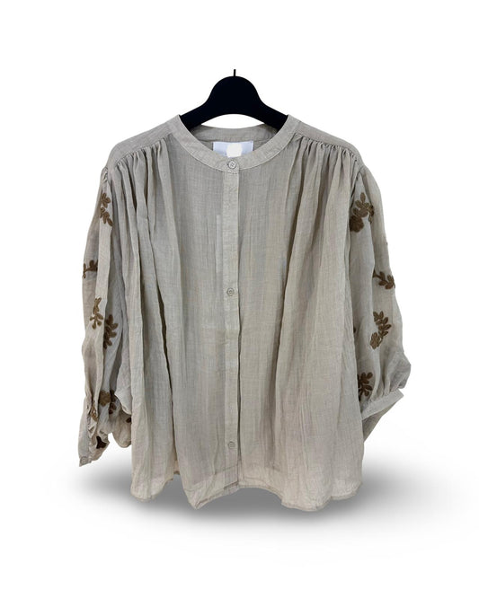 Oversized luchtige katoenen blouse met geborduurde print Beige