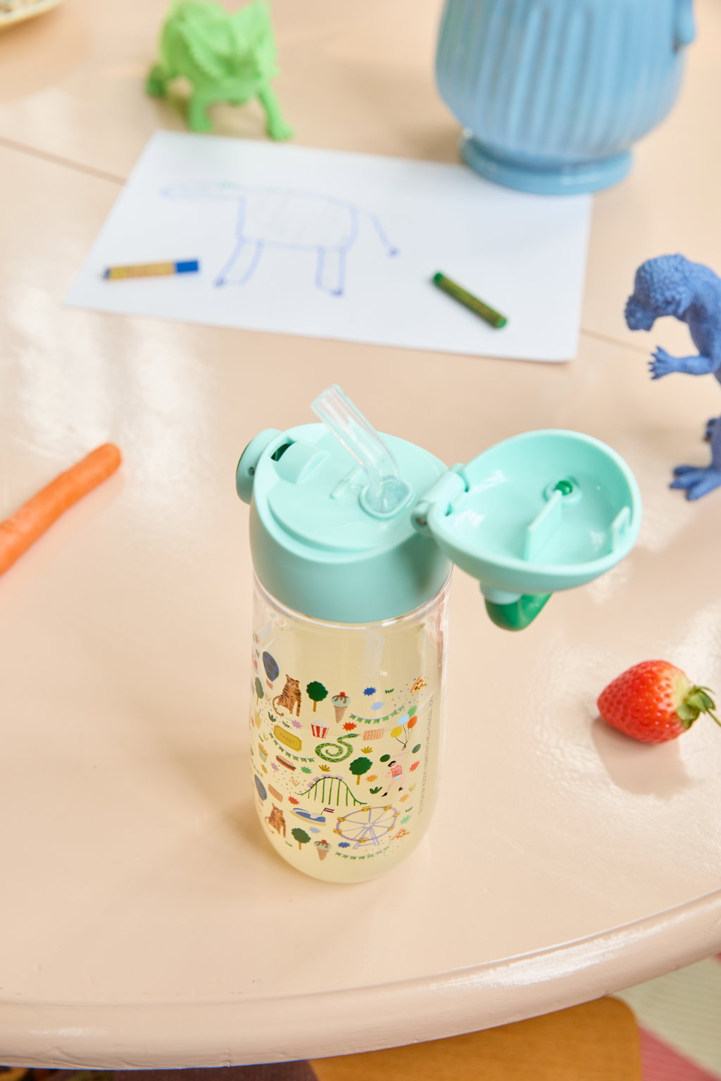 PlasticKidsDrinkingBottlewithblueFunfairprint__2
